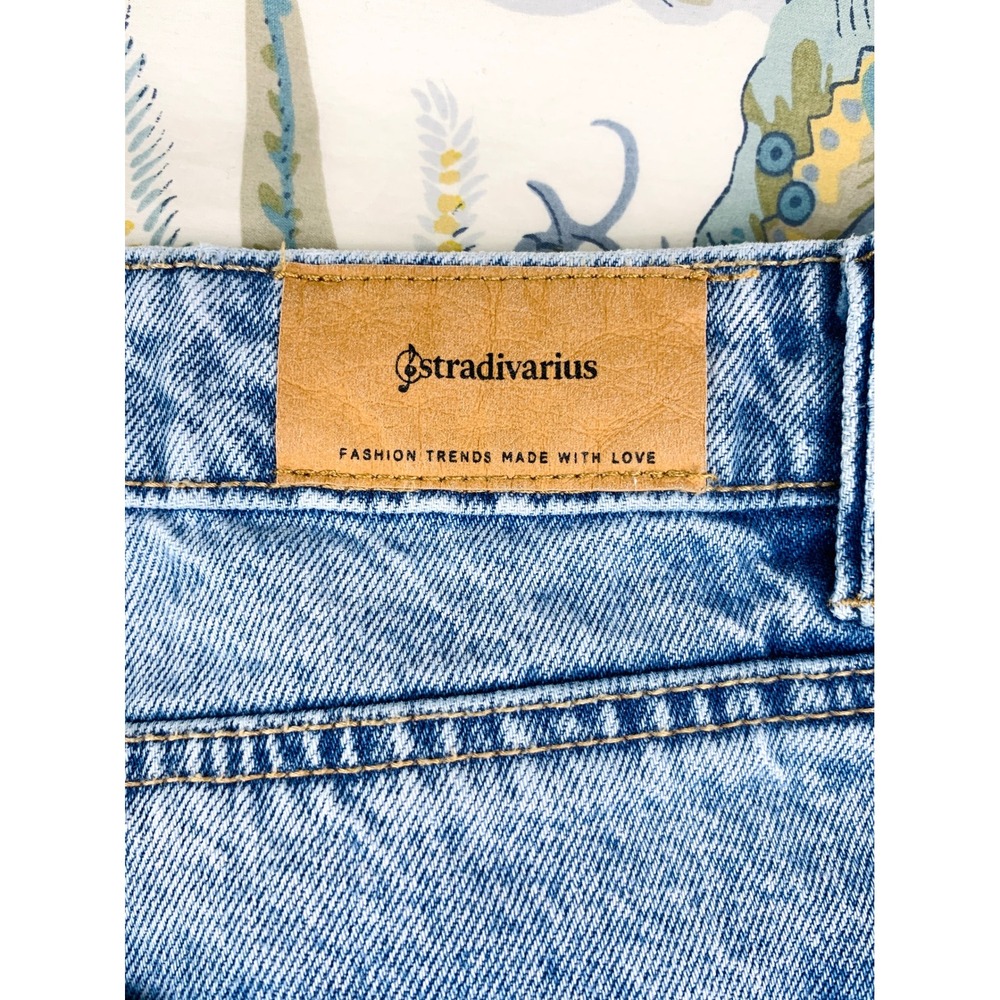 Stradivarius High Waisted Wide Leg Jeans Light Blue Wash Size 10 EUR 42 Baggy - Picture 10 of 16